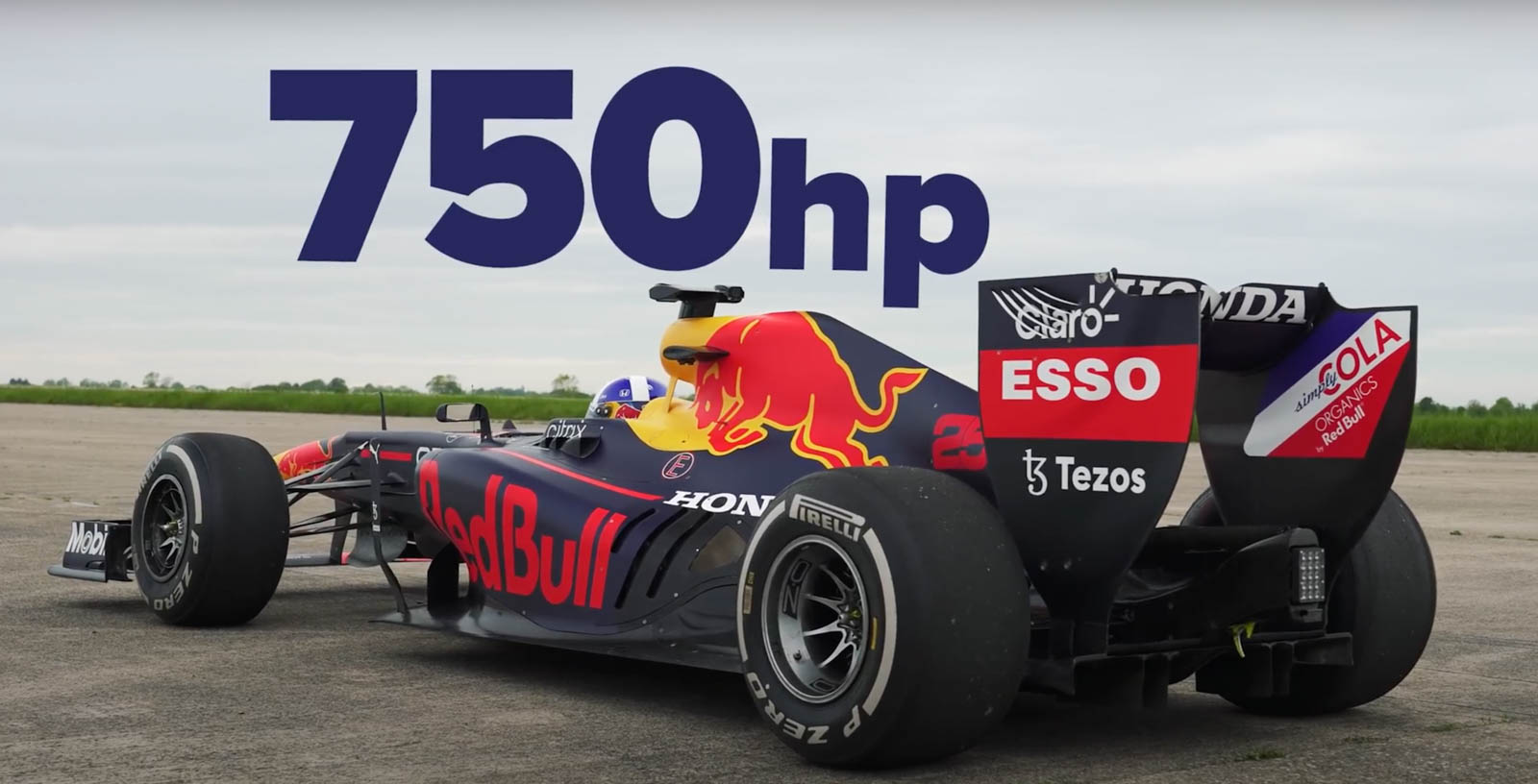 Red Bull RB7 F1賽車馬力只有Chiron的一半750匹，但車重只有650公斤